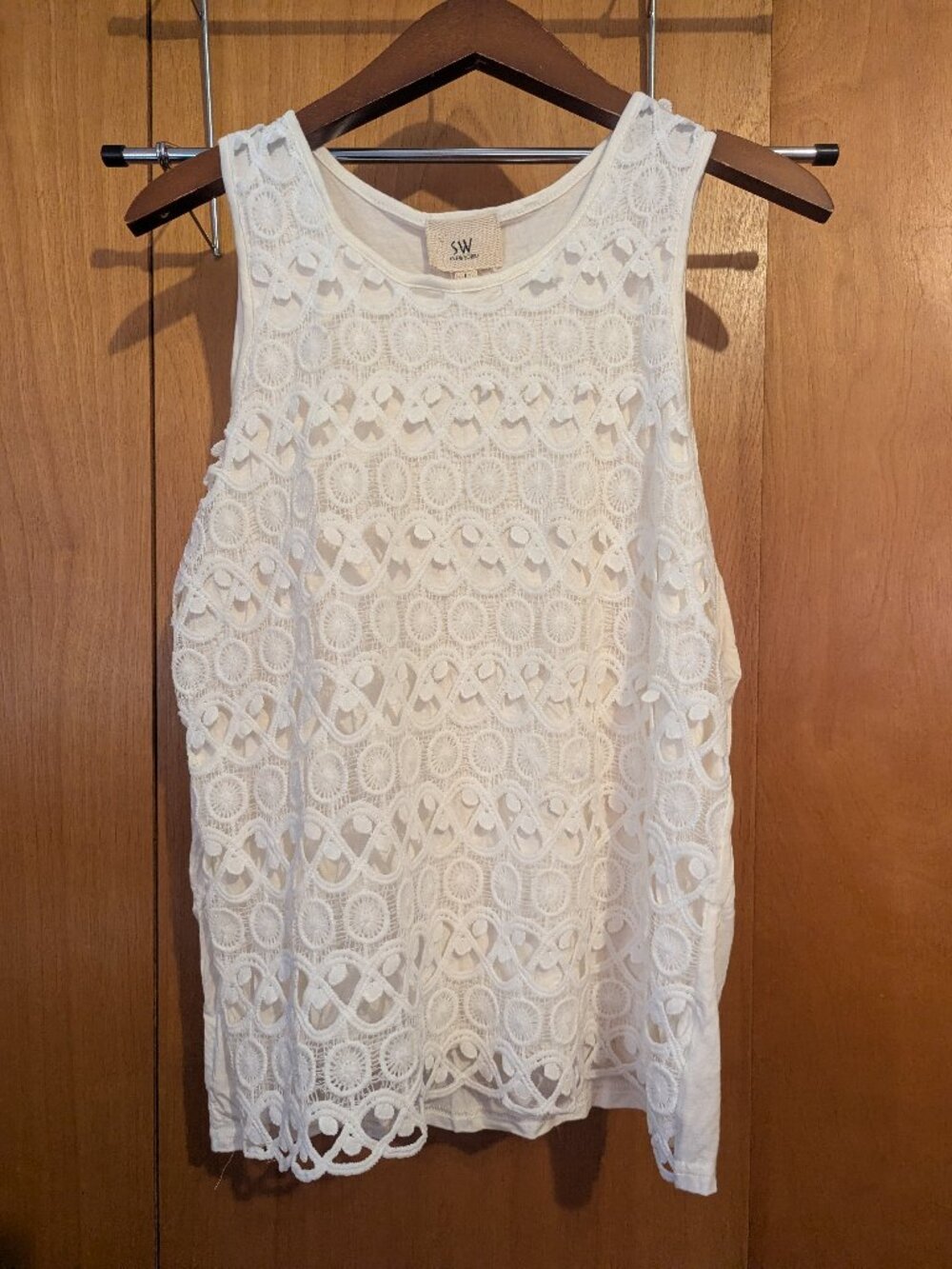 SW New York L Off-White Sleeveless Blouse